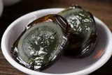Loại trứng đen sì nhìn là sợ, không ngờ được xem là "kho báu dinh dưỡng"