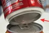 Tại sao đáy lon nước ngọt thường bị lõm vào?