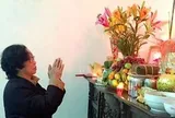 Nến thắp hương trên bàn thờ bao lâu thì nên tắt đi? Không phải ai cũng để ý 1 điều quan trọng