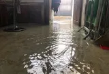 Nước mưa tràn vào nhà nên làm gì đầu tiên?