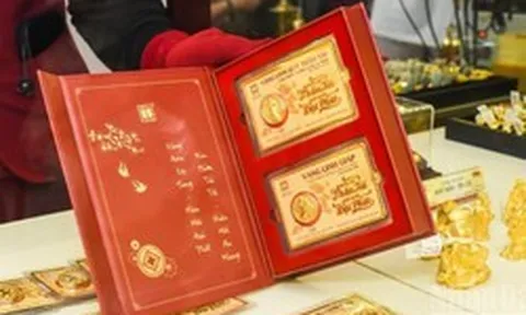 Giá vàng SJC, vàng nhẫn ngày 26/6 tăng trở lại, trong khi giá vàng thế giới "thủng mốc" 4.000 USD/ounce