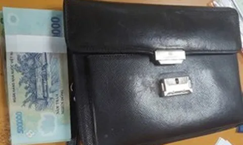 Phát hiện cọc tiền 500.000 đồng và 1 thẻ BHYT nằm chơ vơ tại nhà ga, Cảng Hàng không quốc tế Nội Bài lập tức xác minh