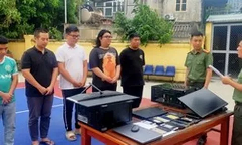 Bắt đối tượng Nguyễn Tiến Đạt (SN 2004) liên quan đến hơn 1.000 tài khoản ngân hàng, thu lợi bất chính hàng tỷ đồng