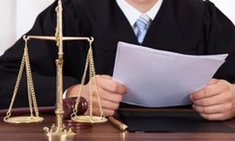 Ngân hàng bắt mua bảo hiểm nhân thọ 150 triệu mới cho vay, đến khi yêu cầu bồi thường 6,5 tỷ thì công ty từ chối: Tòa phán thế nào?