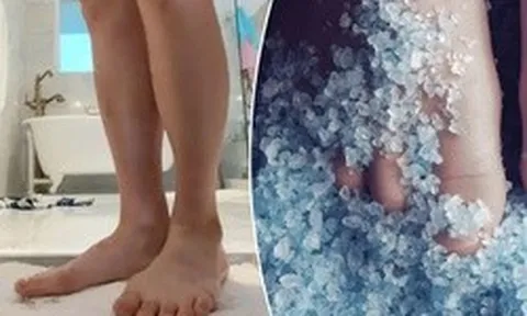 Rộ trào lưu đứng trên muối epsom để ngủ ngon và đẹp da, chuyên gia nói gì?
