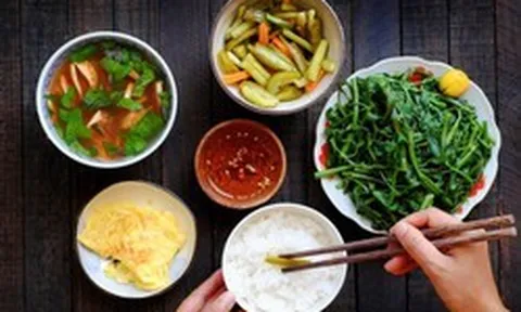 Điều gì xảy ra khi ăn rau trước cơm thường xuyên?